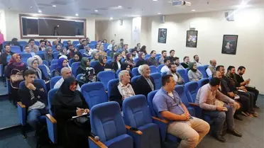 Türkiye'de siyaset çok fazla