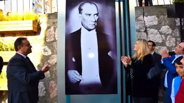 Atatürk'ün resimleri ve sözlerinin sergilendiği 100. Yıl Duvarı açıldı