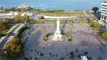 İzmir'de 50 metre uzunluğundaki dev bayrak ile 'Ata'ya Saygı Yürüyüşü'