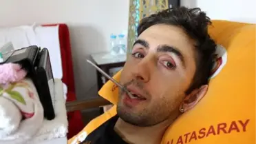 Ağzıyla kullandığı dokunmatik kalemle çektiği videolarla fenomen oldu