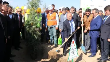 Aksaray'da 'Geleceğe Nefes' sloganıyla 90 bin fidan toprakla buluşturuldu