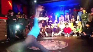 Antalya ağzıyla kullandığı dokunmatik kalemle çektiği videolarla fenomen oldu