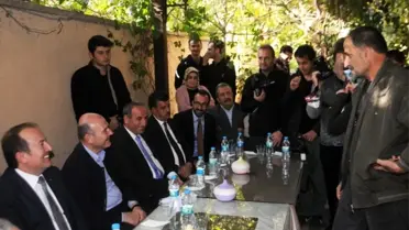 Bakan Soylu Cizre'de esnafı ziyaret edip vatandaşlarla çay içti