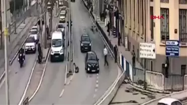 İzmir otomobilin çarptığı yaya takla atarak yola savruldu, o anlar kamerada