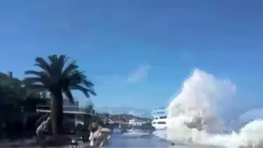 Kıyıya vuran dalgalar nedeniyle vatandaşlar ölümden döndü: Tsunami zannettim