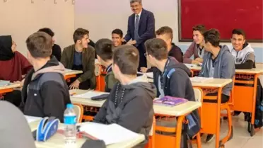 Vali Bilmez, liseli öğrencilerle buluştu
