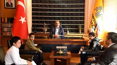 Başkan Altay askerlere mektup yazan öğrencilerle buluştu