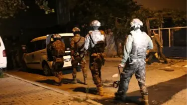 İstanbul'da uyuşturucu satıcılarına yönelik şafak operasyonu (1)