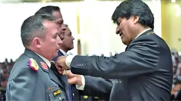 Bolivya Devlet Başkanı Evo Morales'i darbe tehdidiyle indiren Genelkurmay Başkanını yeni başkan görevden aldı