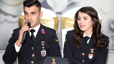 Nikahlarını askeri üniformayla kıydırdılar