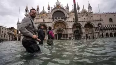 Venedik'te su seviyesi yeniden yükseldi, San Marco Meydanı kapatıldı