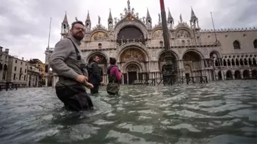 Venedik'te su seviyesi yeniden yükseldi, San Marco Meydanı kapatıldı