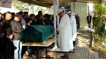 Pendik'teki silahlı saldırıda hayatını kaybeden 3 kişi toprağa verildi