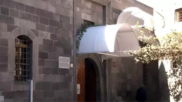 884 yıllık caminin kapı üstlerine tente yapıldı