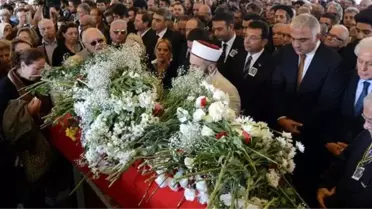 Usta tiyatrocu Yıldız Kenter son yolculuğuna uğurlandı