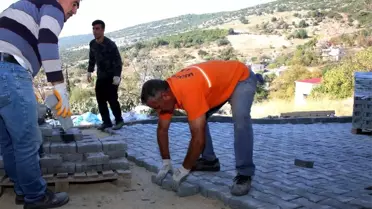 Akdeniz'in mahallelerinde yol çalışmaları devam ediyor