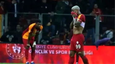 Galatasaraylı futbolcular, taraftarlardan özür diledi