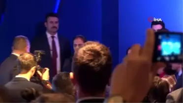 'Geleceği Yazan Kadınlar' ödüllerini Emine Erdoğan'ın elinden aldı