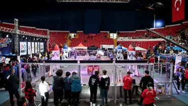 Öğrenciler başkentte robotlarını yarıştırdı