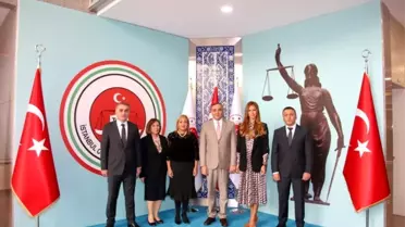 Güzellik kraliçesinden adliye ziyareti
