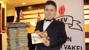 Dört ayda 1053 kitap okuyan 8 yaşındaki Mahir Atabey, Guinness Rekorlar Kitabı'nda