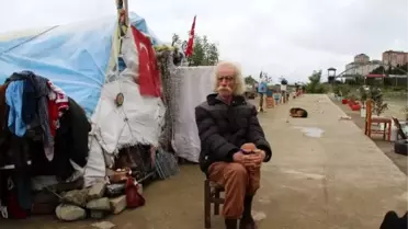 İnşaat alanına kurduğu barakada inzivaya çekildi
