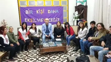 Kadınlar, yüzü asitle yakılan Berfin'e sahip çıktı