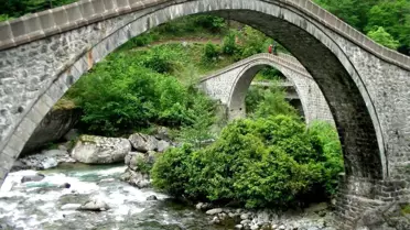 Artvin'deki çifte köprüler tarihe meydan okuyor