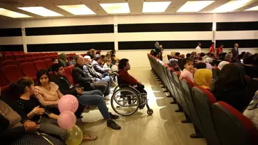 Hatay'da engelli öğrencilerin hazırladığı 'Engelsiz Müzikal' sahnelendi