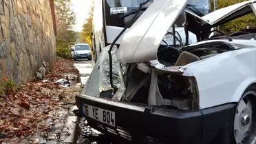 İstanbul'da, servis aracı ile otomobilin çarpışması sonucu 2 kişi yaralandı