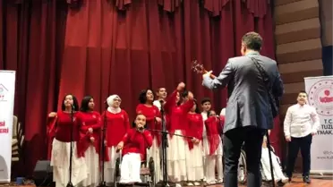 Engelli öğrenciler engelleri aşarak sahnede hünerlerini sergiledi
