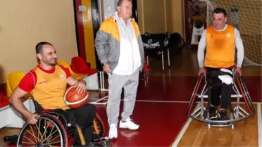 Fatih Terim'den Galatasaray Tekerlekli Sandalye Basketbol Takımı'na ziyaret