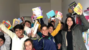O kitaplar köy okulundaki öğrencilere ulaştı