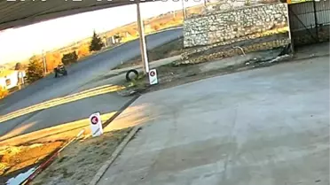 Traktör sürücüsü, TIR'ın altında kalmaktan son anda kurtuldu