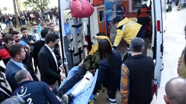 Yüksek okuldaki kavgada bir öğrenci bacağından bıçaklandı