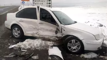 Aksaray'da iki otomobil çarpıştı: 6 yaralı