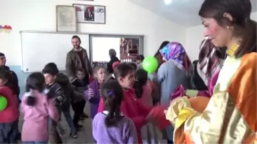 Üniversiteliler, minik yürekleri sevindirdi