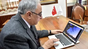 Adıyaman Üniversitesi Rektörü Turgut, AA'nın 'Yılın Fotoğrafları' oylamasına katıldı