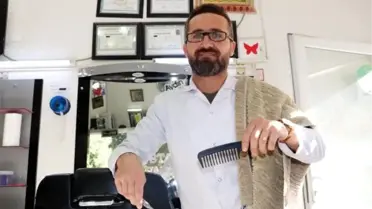 Tersten konuşan berber şaşırtıyor