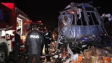 Kargo kamyonu ile otobüs çarpıştı; 2 ölü 26 yaralı