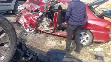 Malatya'da iki otomobil çarpıştı: 3 yaralı