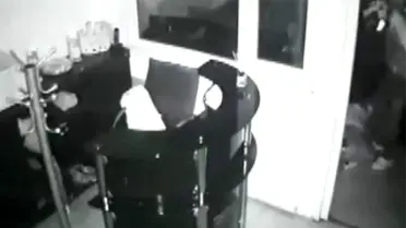 Bağcılar'da iş hanından hırsızlık kamerada