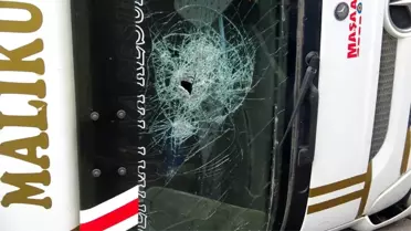 Köpeğe çarpmamak için direksiyonu kıran hafriyat kamyonu yola devrildi