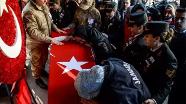 Şehit bomba imha uzmanı Esra Çevik son yolculuğuna uğurlandı