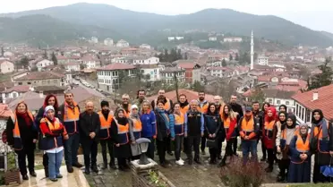 AFAD ekip ve Gönüllüleri Taraklı'da ki yapıları inceledi