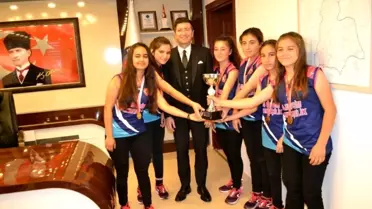 Kaymakam Yalçın, il birincisi sporcuları kabul etti