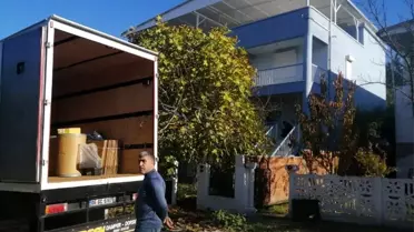 İzmir'de kaçak olduğu iddia edilen 7 ev yıkılıyor