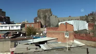 Suriçi'nde tarihi yapılara ait taşların satıldığı iddiası