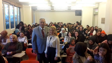 Üsküdar Üniversitesi'nde sigaranın zararları anlatılıyor