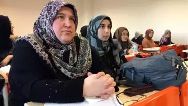 Anne, baba ve kızları aynı fakültede öğrenci
